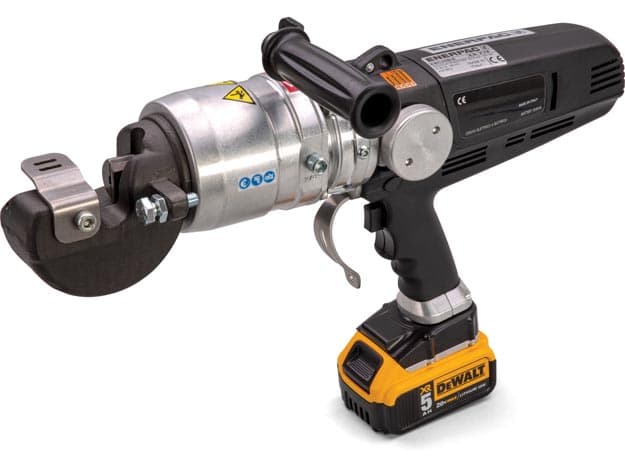 EBC20E, maximální kapacita 21,2 tuny, akumulátorový střihač tyčí, maximální průměr materiálu 20 mm, baterie a nabíječka 230 V součástí balení