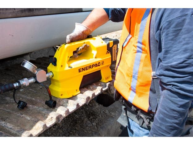 SC1201MB, Cordless Hydraulic Pump, 3/2 Valve, Batteries and Charger Included, 115V, North America