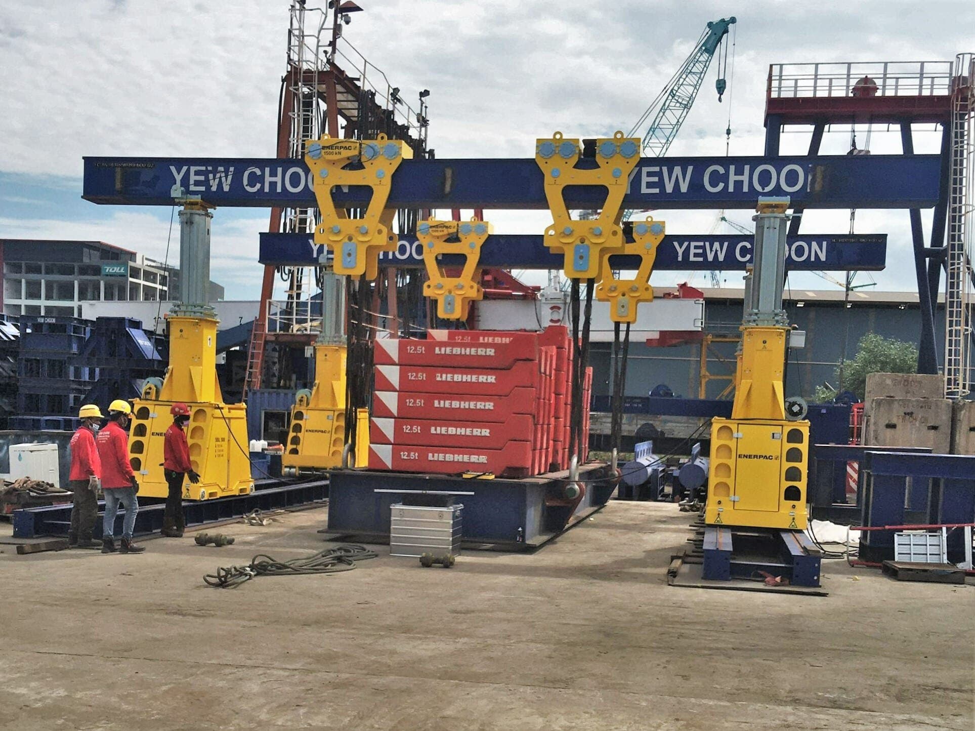 Telescopic Hydraulic Gantry Provides Greater Safety and Flexibility for the Transportation of Heavy Loads