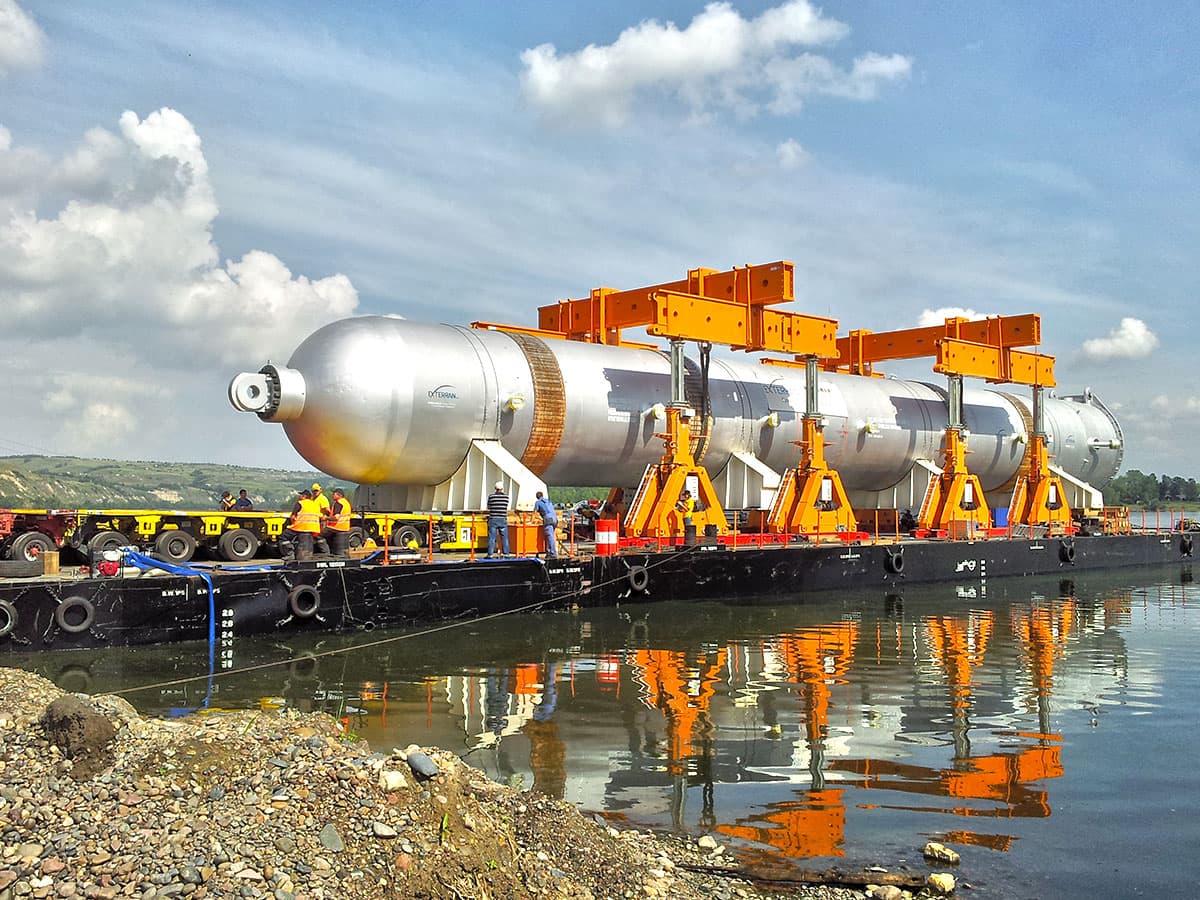 Offloading a 1,300 ton Hydrocracker