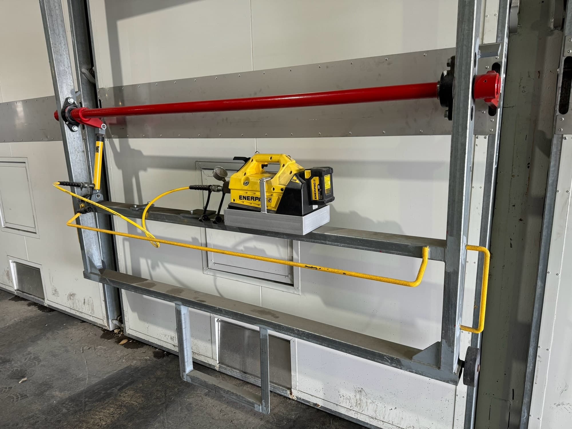 Enerpac Pump-powered Locking System boosts Roof Tile Production