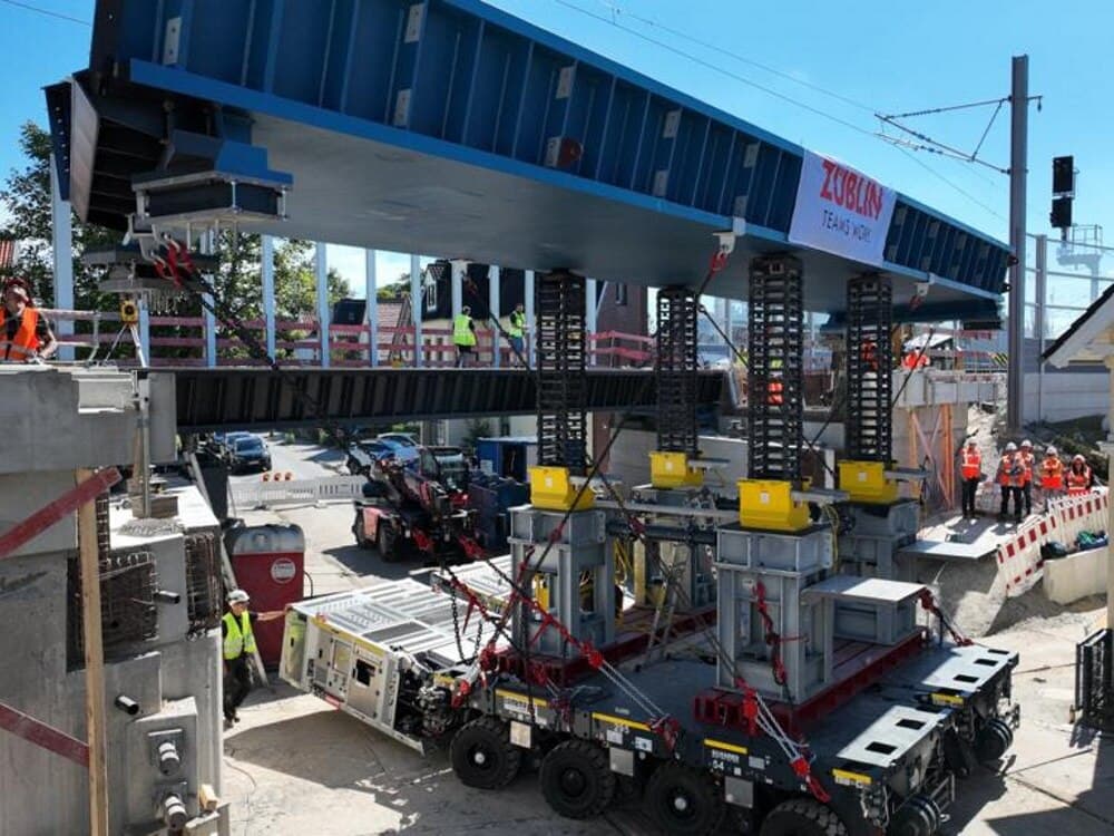 Enerpac Cube Jack™ Enables Railway Bridge Installation Under Power Lines