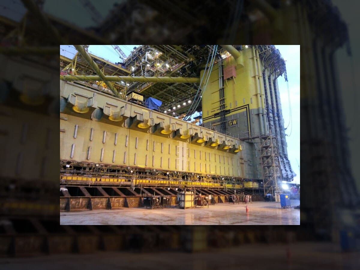 Synchronous Lift System Launches 43,000 ton Offshore Oil Platform