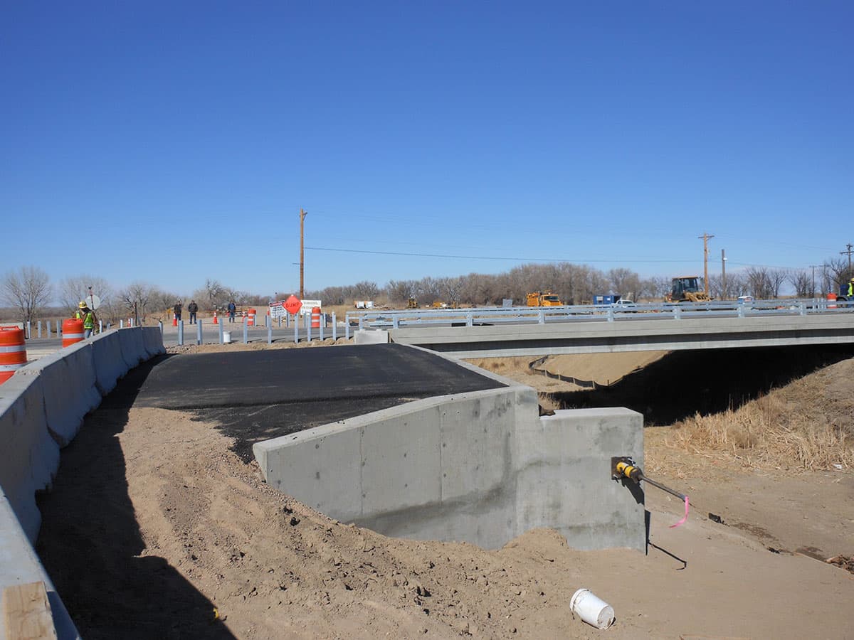 Jack and Roll System Pulls the Fort Lyon Bridge into Position