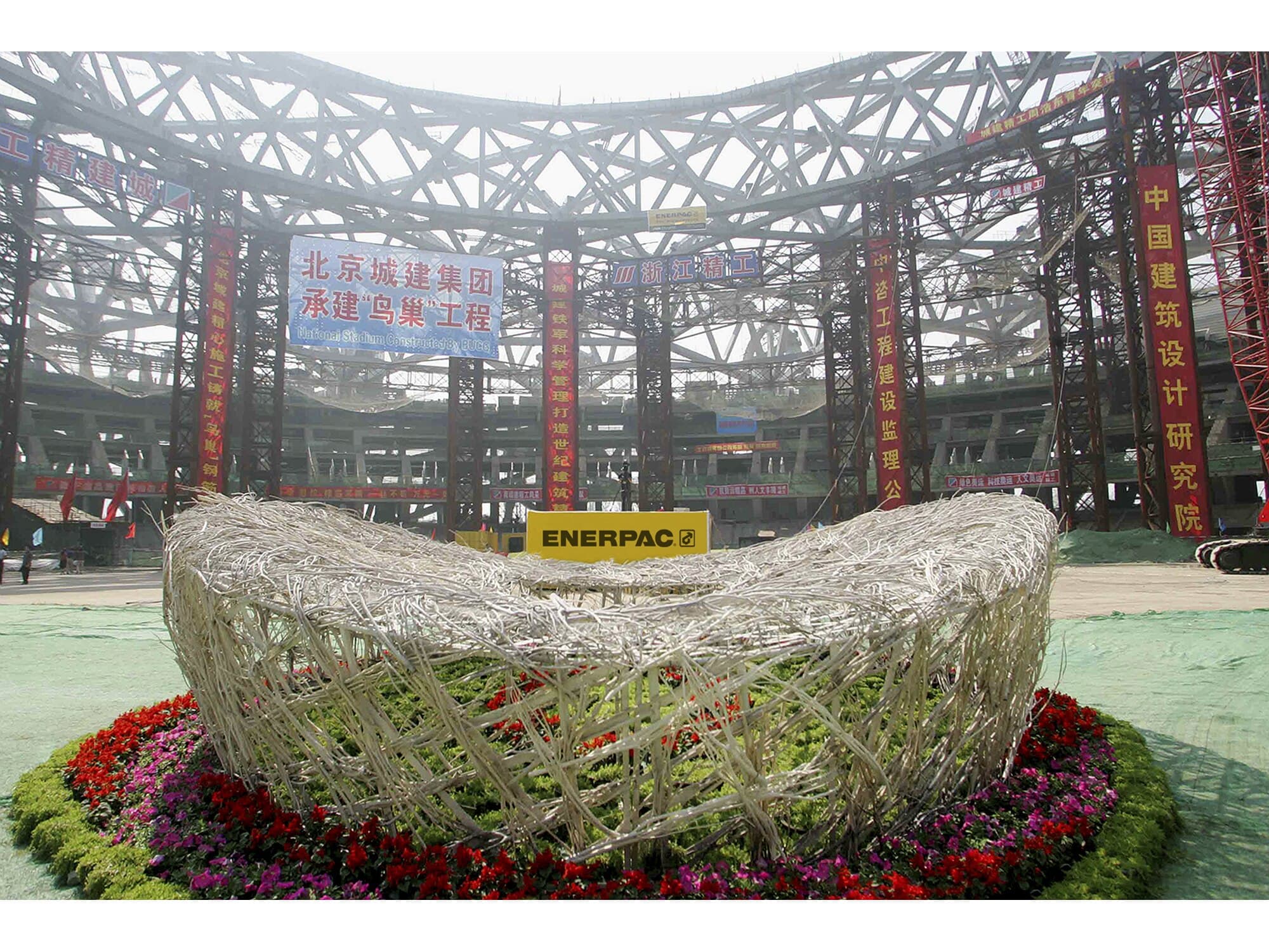 Enerpac helps the BeijingÃƒÆ’Ã‚Â¢ÃƒÂ¢Ã‚â€šÃ‚Â¬ÃƒÂ¢Ã‚â€žÃ‚Â¢s "BirdÃƒÆ’Ã‚Â¢ÃƒÂ¢Ã‚â€šÃ‚Â¬ÃƒÂ¢Ã‚â€žÃ‚Â¢s Nest" to stand on its own feet